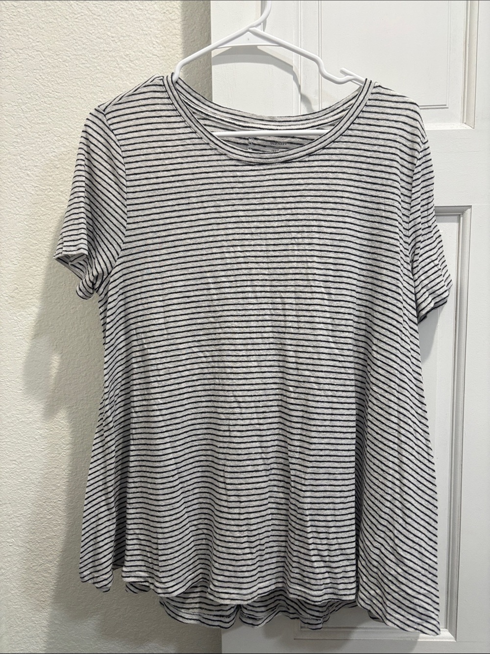 Old Navy Black & White Striped Short Sleeve Tee